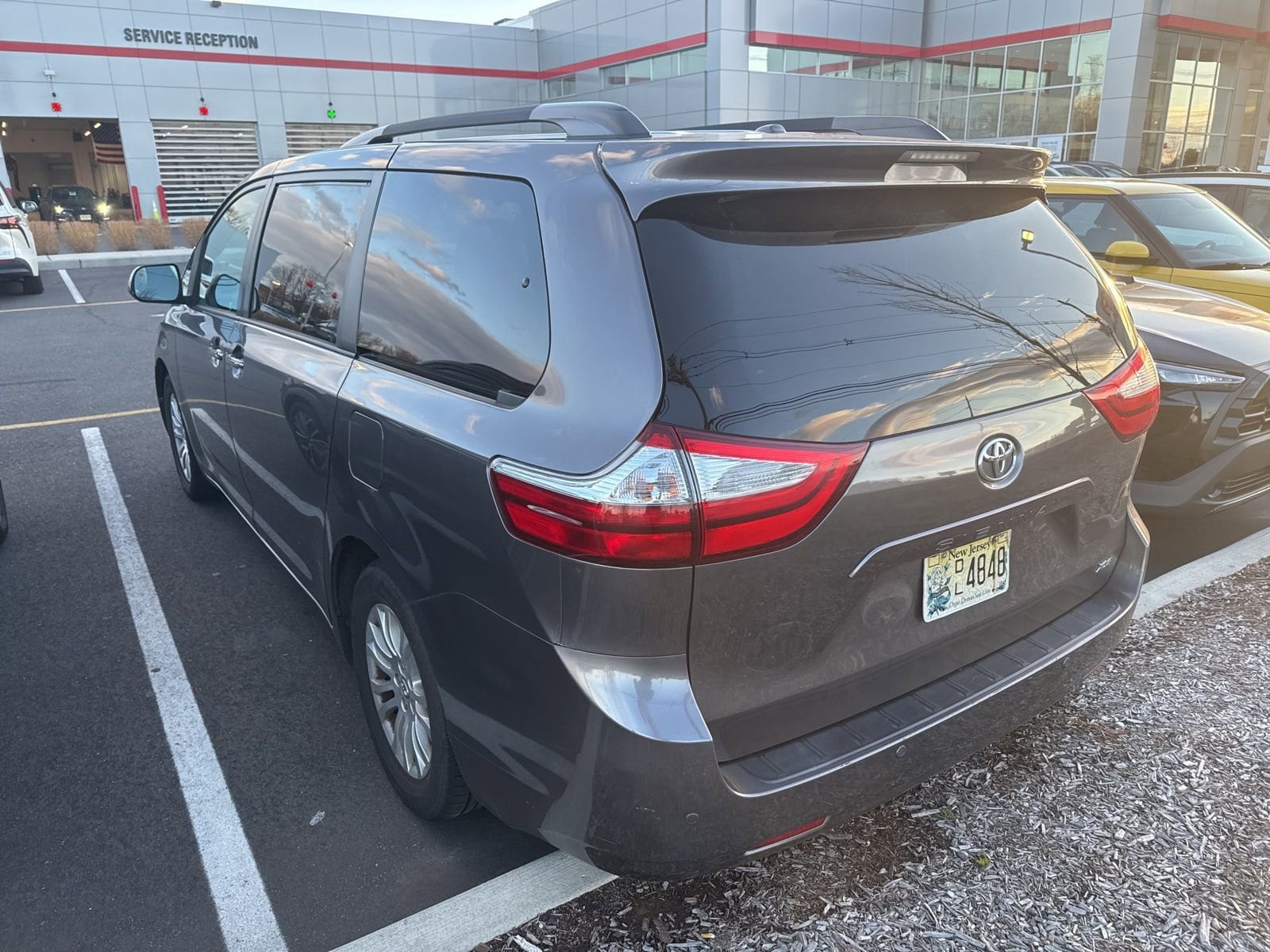 Thumbnail: 2017 Toyota Sienna - 13