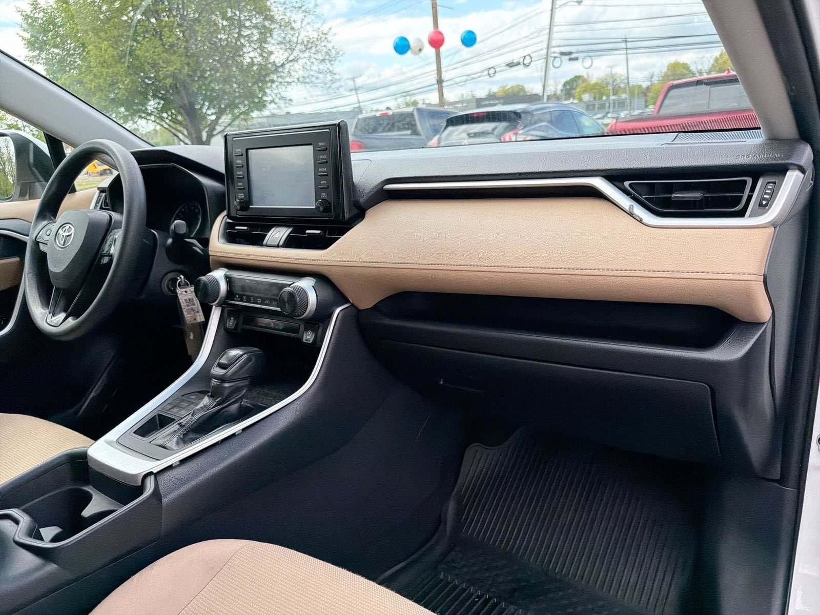 Thumbnail: 2019 Toyota RAV4 - 23
