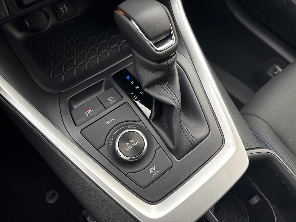 Thumbnail: 2025 Toyota RAV4 - 23