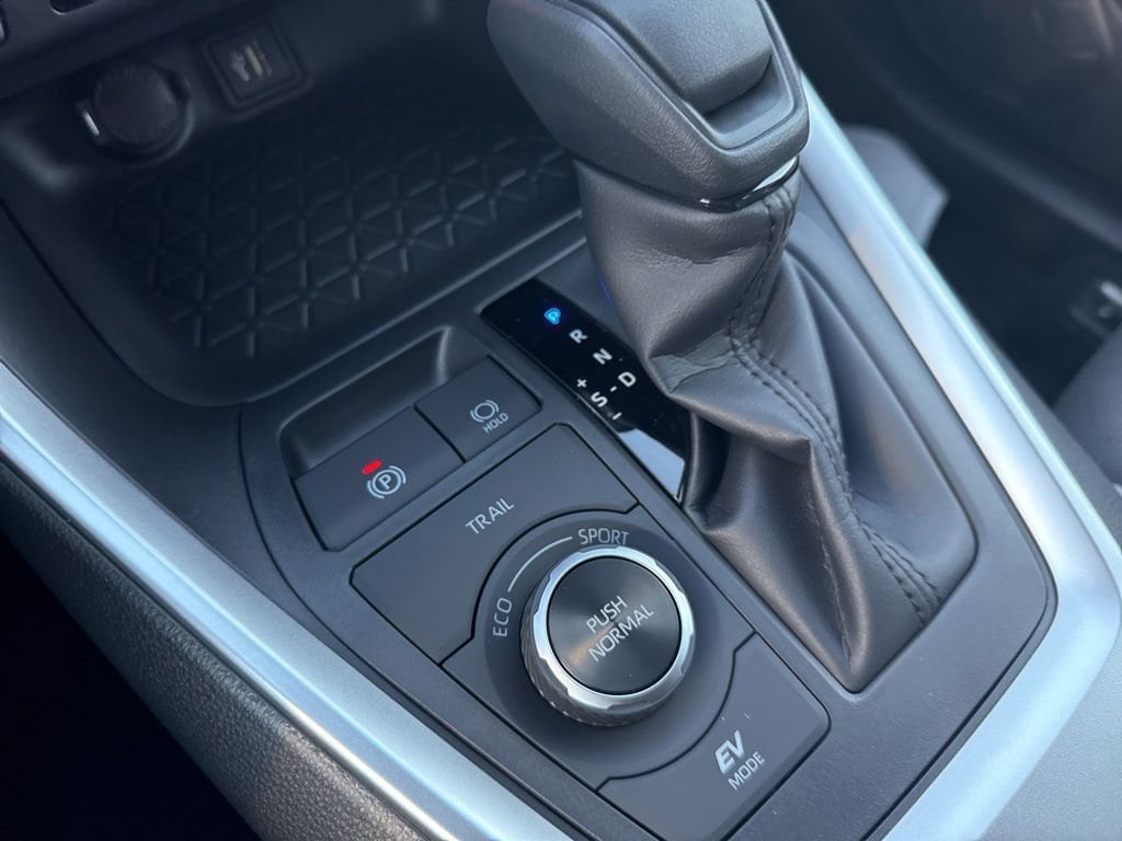 Thumbnail: 2025 Toyota RAV4 - 23