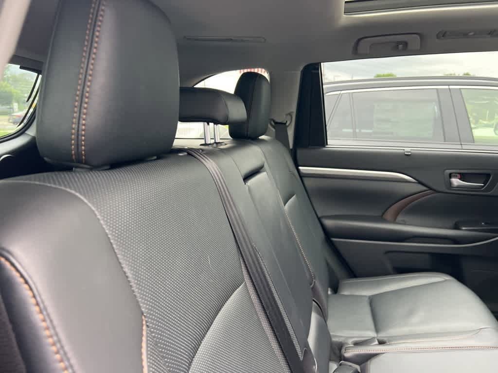 Thumbnail: 2019 Toyota Highlander - 19