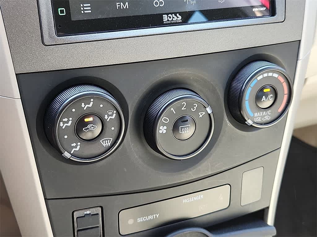 Thumbnail: 2013 Toyota Corolla - 20