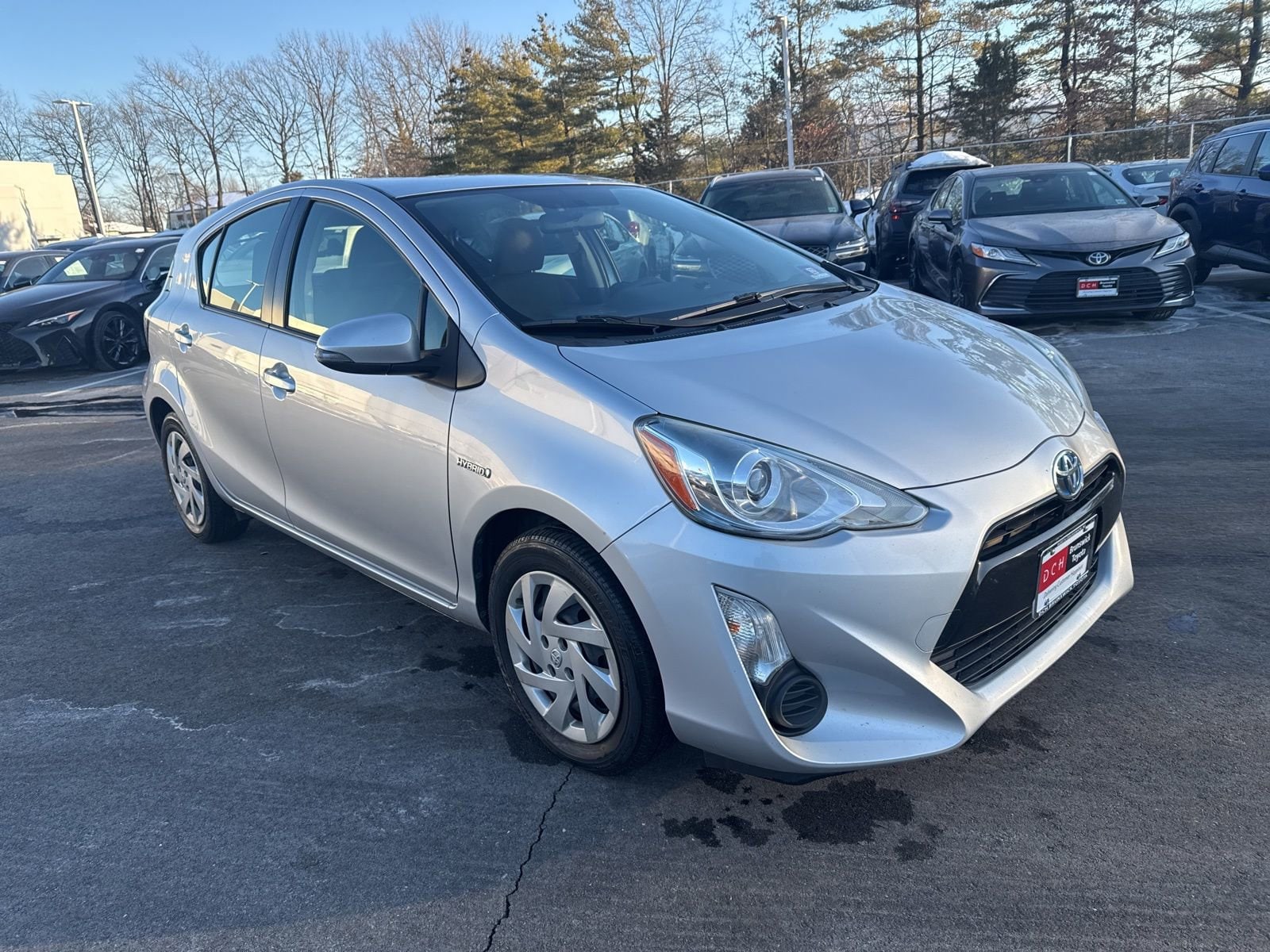 Thumbnail: 2015 Toyota Prius c - 3