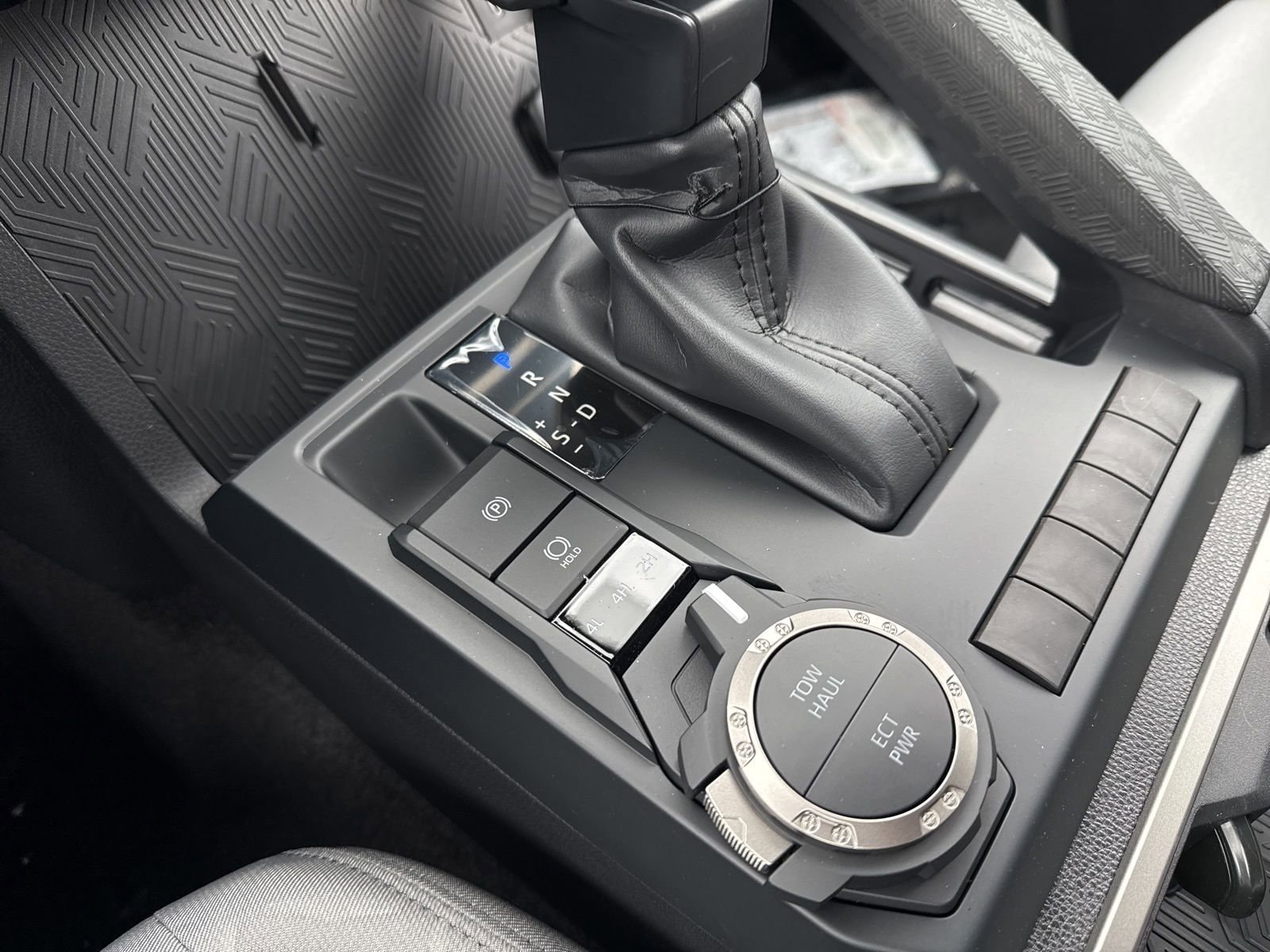 2026 Toyota Tacoma SR5 - Photo 20