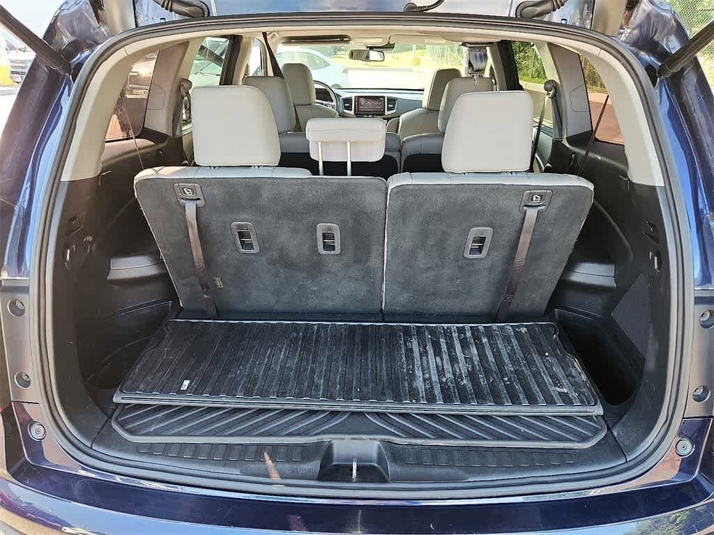 Thumbnail: 2017 Honda Pilot - 34