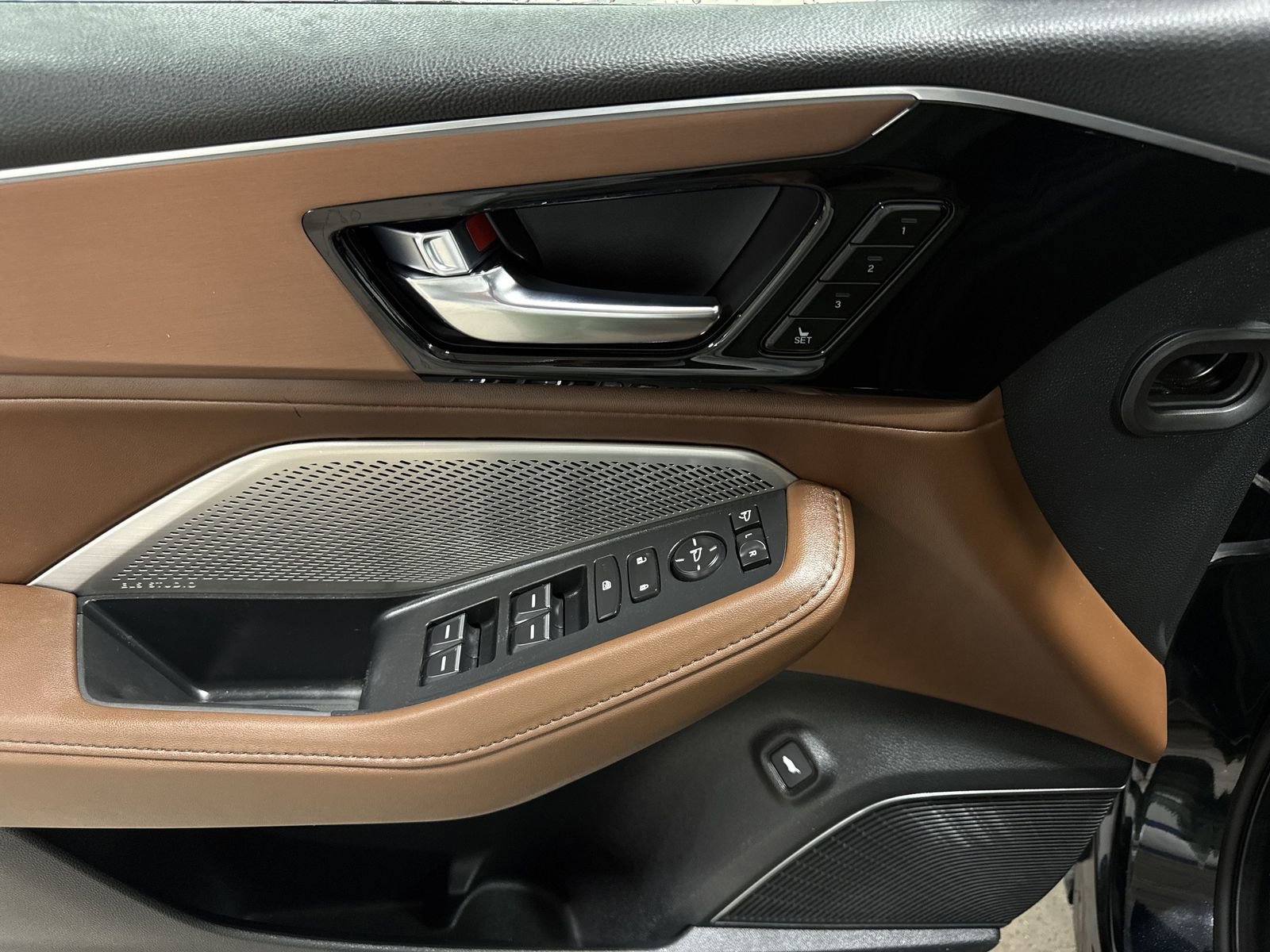 Thumbnail: 2023 Acura MDX - 31