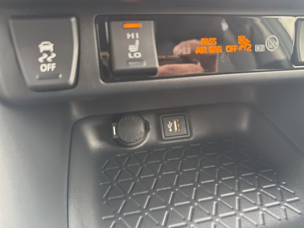 Thumbnail: 2025 Toyota RAV4 - 21