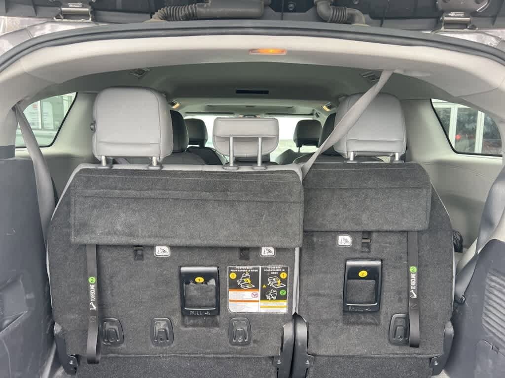 2021 Toyota Sienna XLE 19