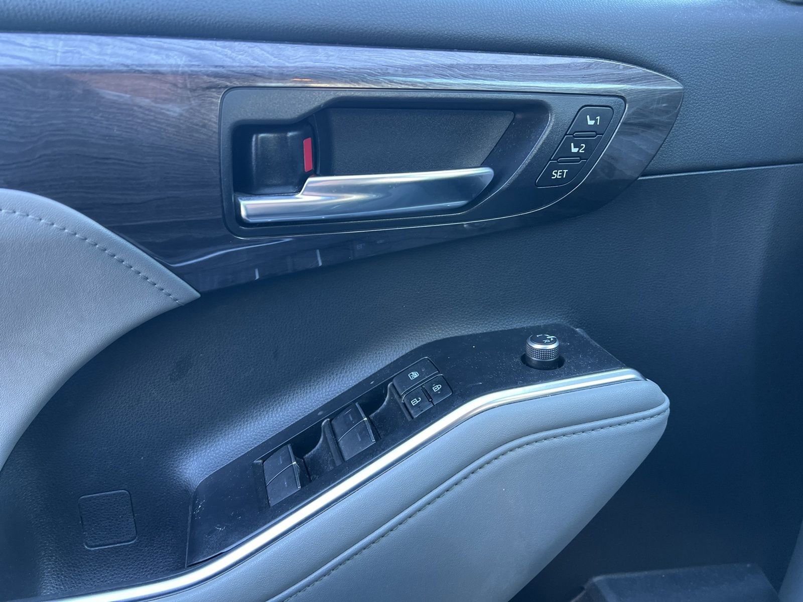 Thumbnail: 2020 Toyota Highlander - 21