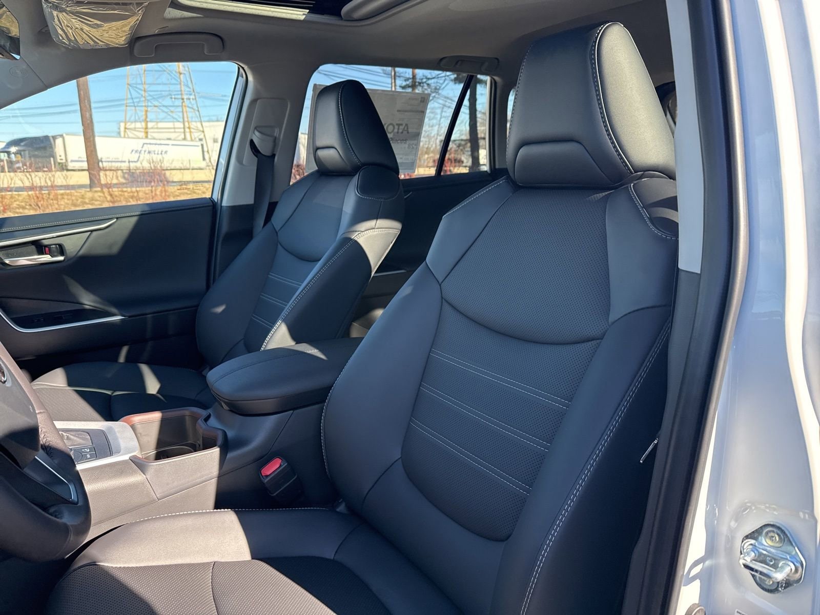 Thumbnail: 2025 Toyota RAV4 - 11