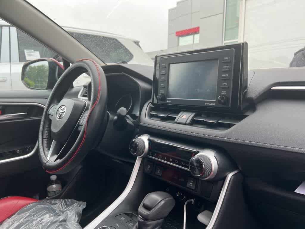 2020 Toyota RAV4 XLE 13