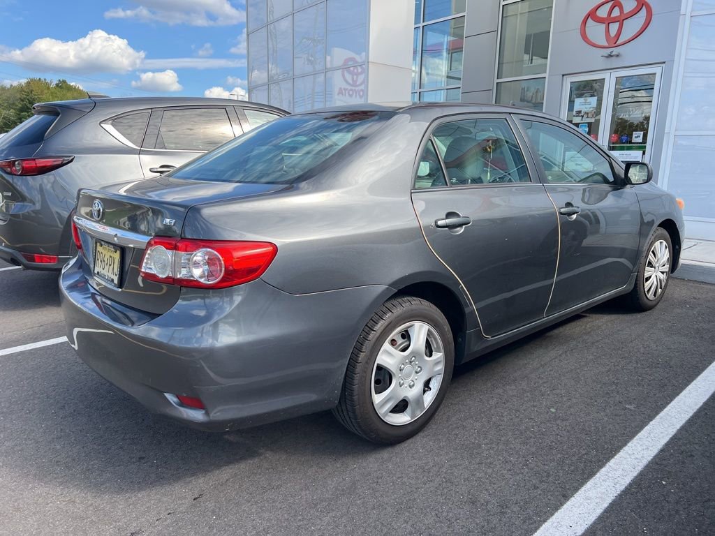 2013 Toyota Corolla LE photo 3