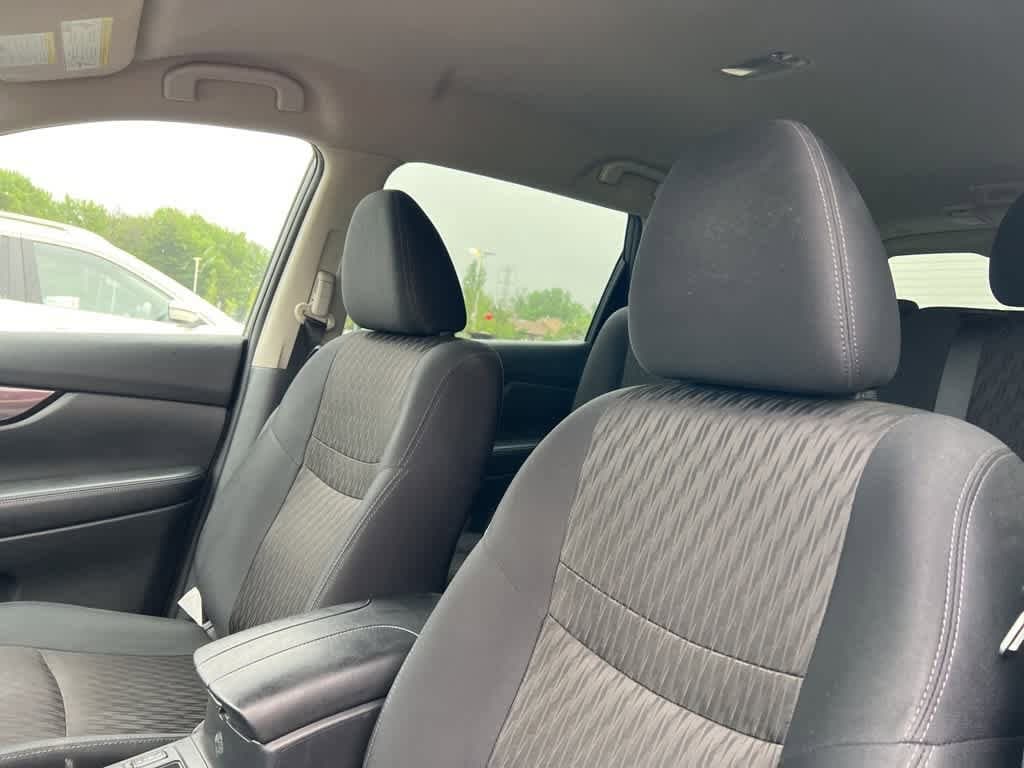 2019 Nissan Rogue SV 13