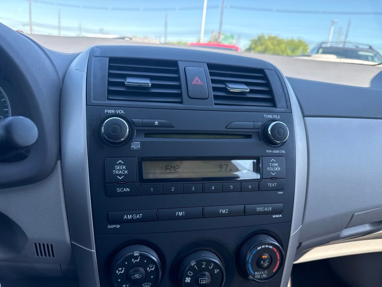 Thumbnail: 2010 Toyota Corolla - 25