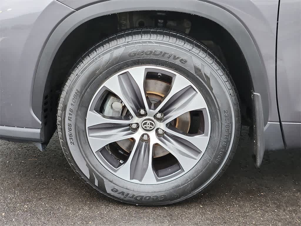 Thumbnail: 2021 Toyota Highlander - 14