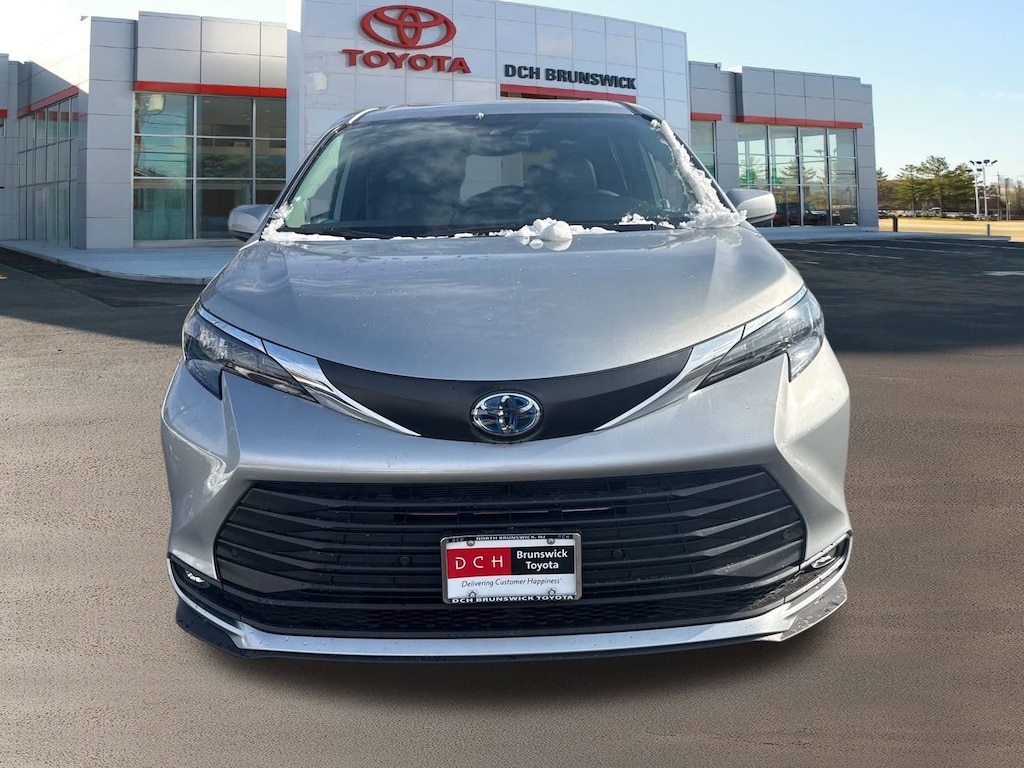 New 2025 Toyota Sienna XLE Van Passenger Van