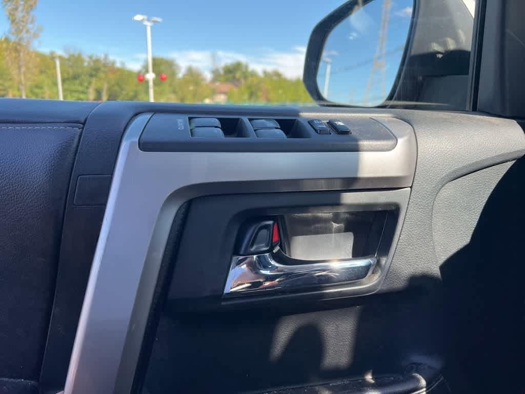 Thumbnail: 2016 Toyota 4Runner - 16