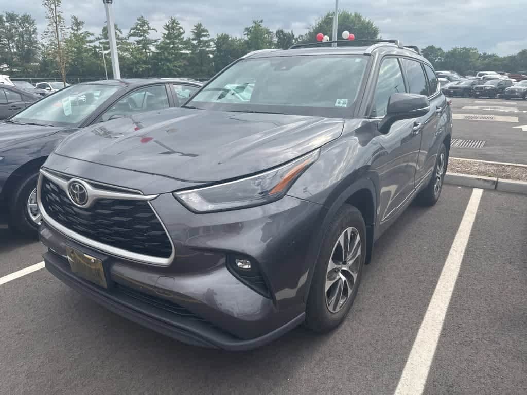 Thumbnail: 2022 Toyota Highlander - 1