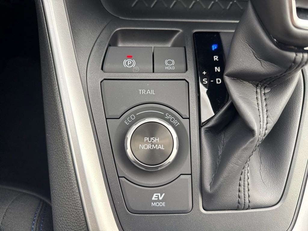 Thumbnail: 2025 Toyota RAV4 - 22