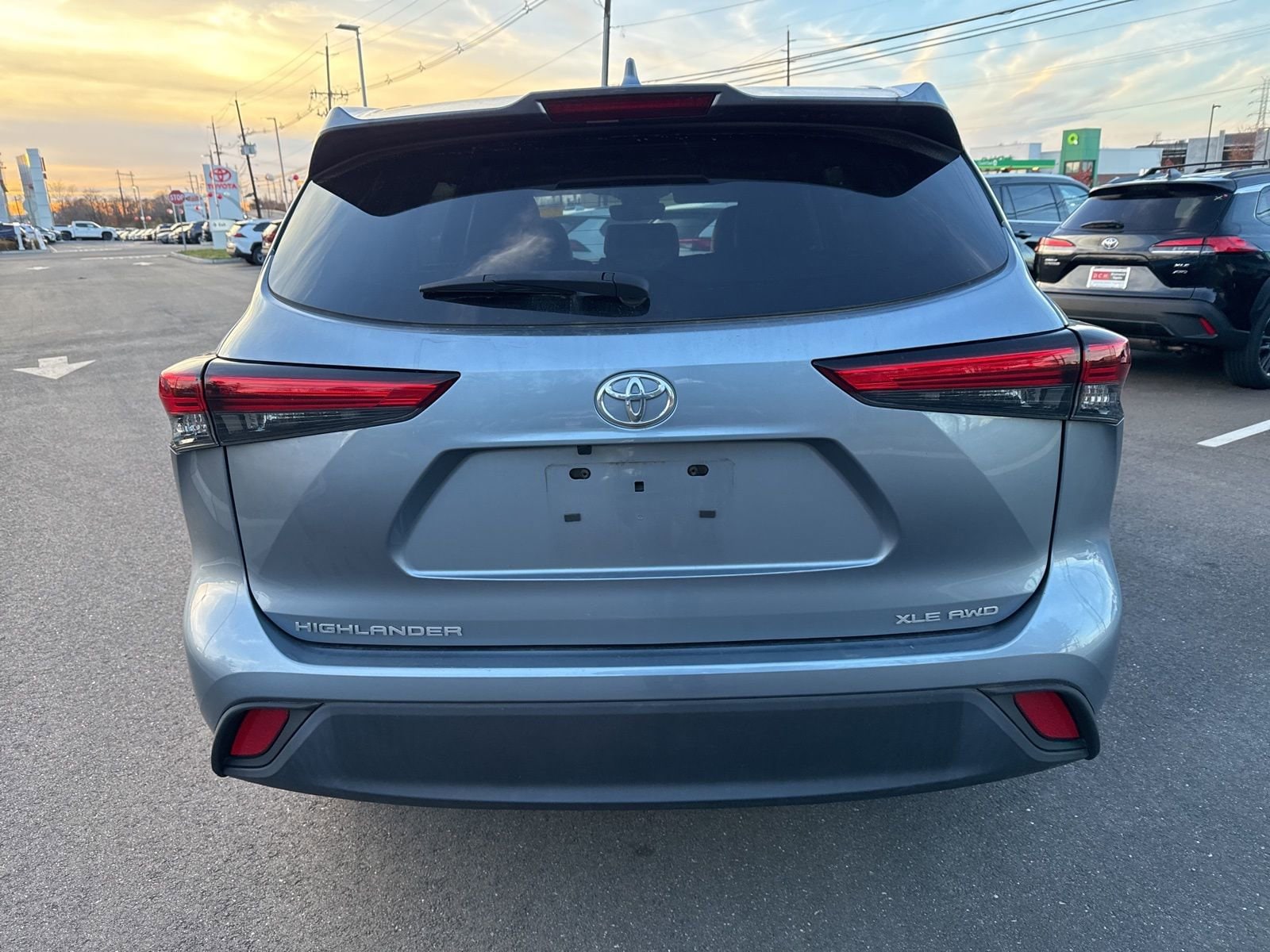 Thumbnail: 2023 Toyota Highlander - 13