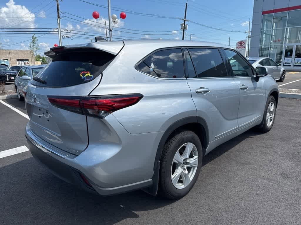 Thumbnail: 2022 Toyota Highlander - 3
