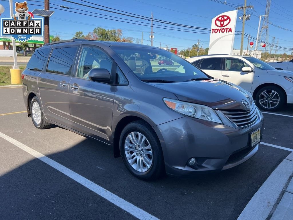 Thumbnail: 2016 Toyota Sienna - 2