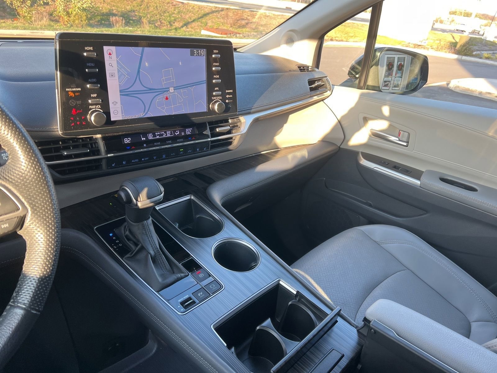 Thumbnail: 2023 Toyota Sienna - 20