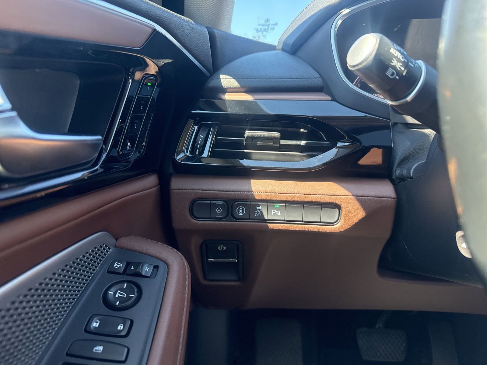 Thumbnail: 2023 Acura MDX - 29