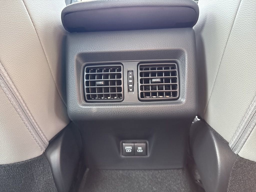 Thumbnail: 2025 Toyota Camry - 32