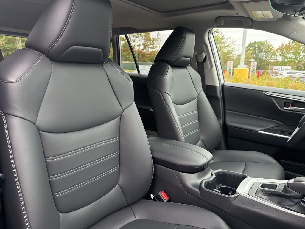 Thumbnail: 2025 Toyota RAV4 - 14