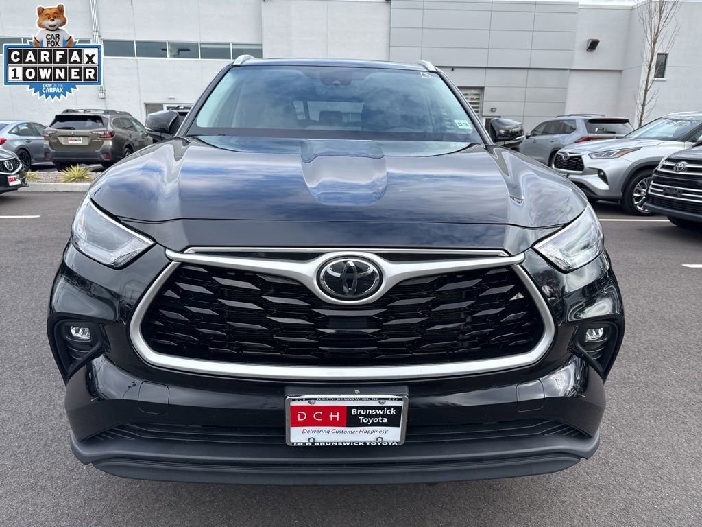 Thumbnail: 2022 Toyota Highlander - 2