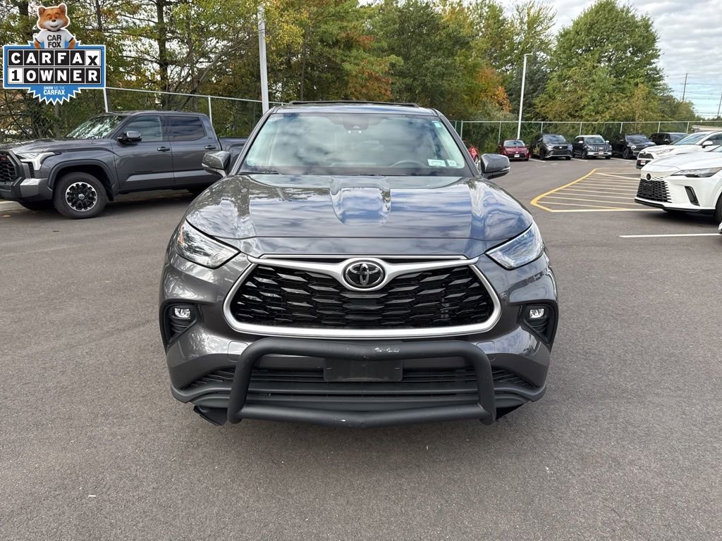 2022 Toyota Highlander LE photo 2