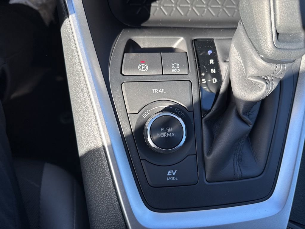 Thumbnail: 2025 Toyota RAV4 - 22