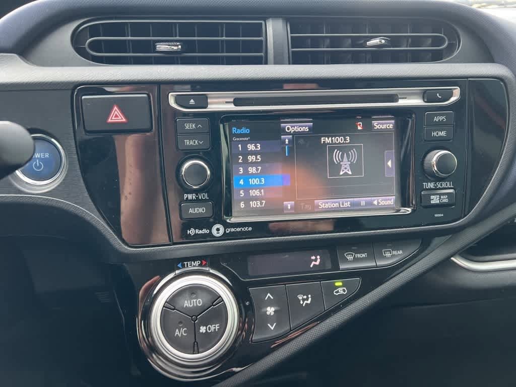 Thumbnail: 2015 Toyota Prius c - 5