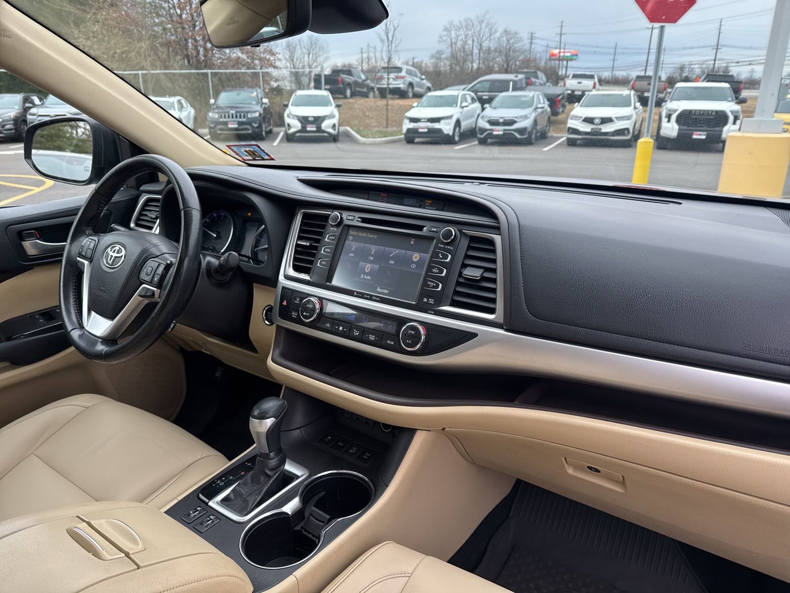 Thumbnail: 2019 Toyota Highlander - 23