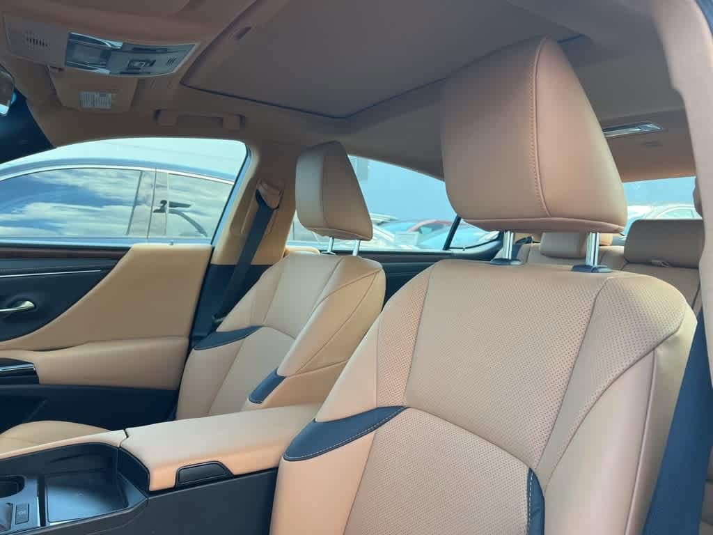 Thumbnail: 2024 Lexus ES - 16