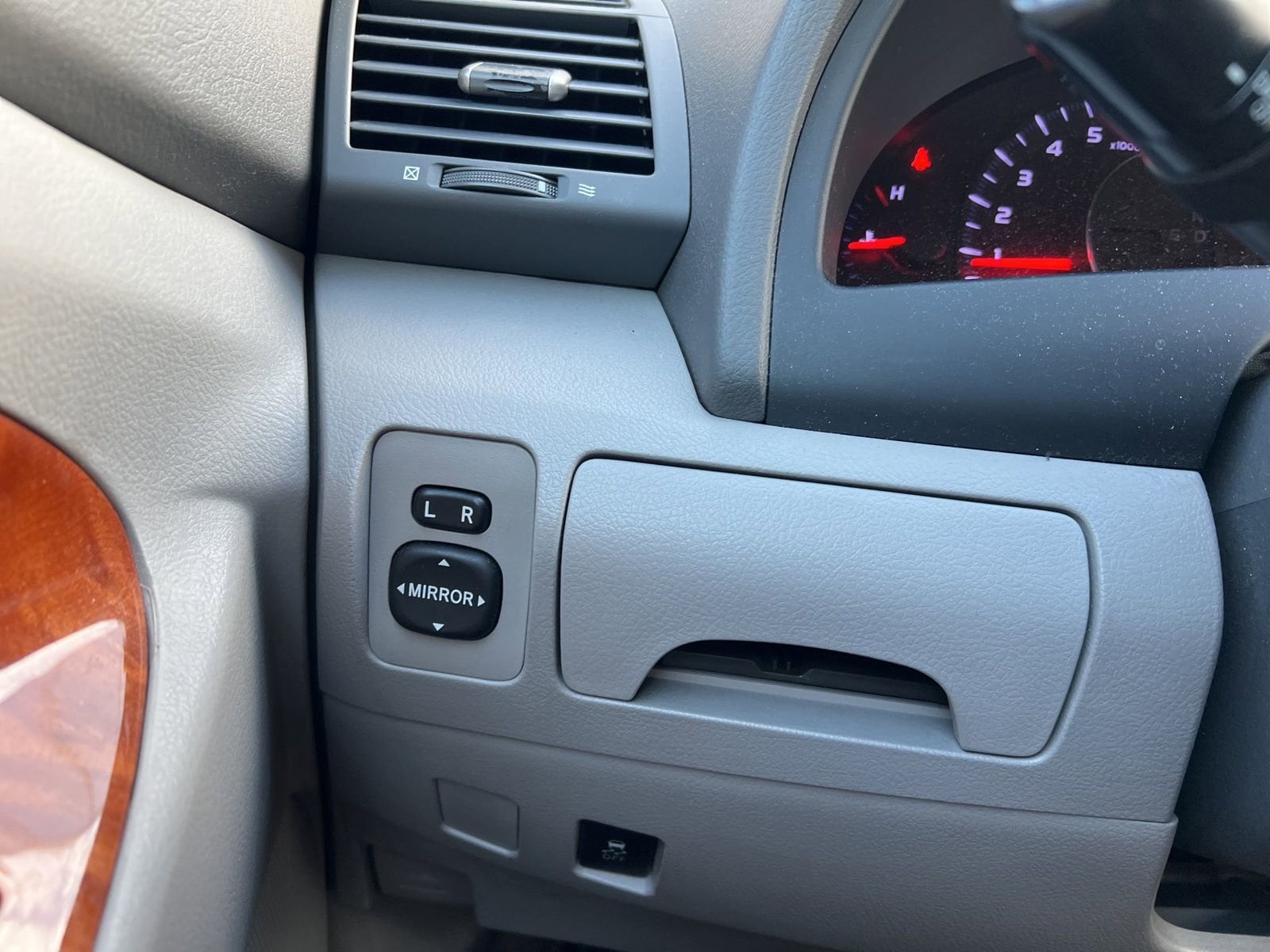 Thumbnail: 2010 Toyota Camry - 19