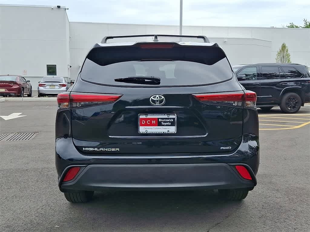 Thumbnail: 2022 Toyota Highlander - 5