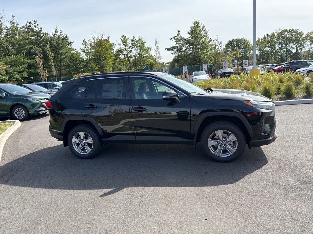 2025 Toyota RAV4 XLE photo 3