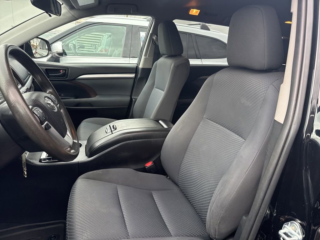 Thumbnail: 2019 Toyota Highlander - 25