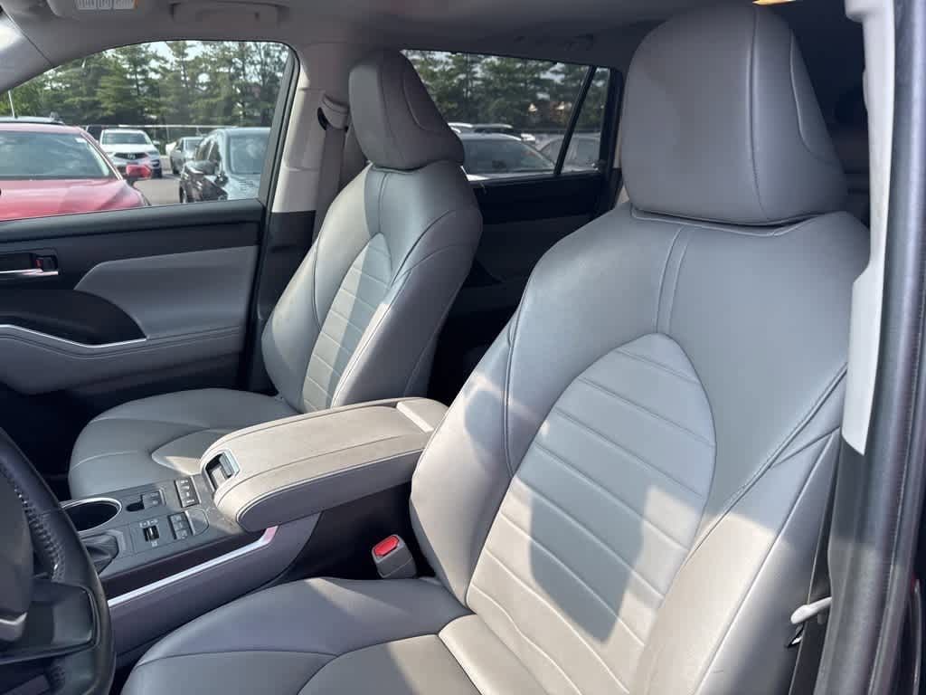 Thumbnail: 2022 Toyota Highlander - 19