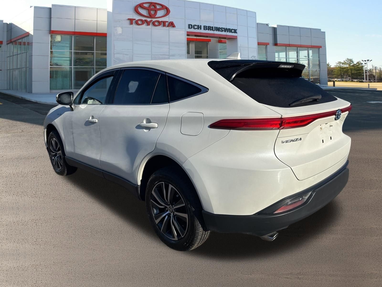 Thumbnail: 2021 Toyota Venza - 13