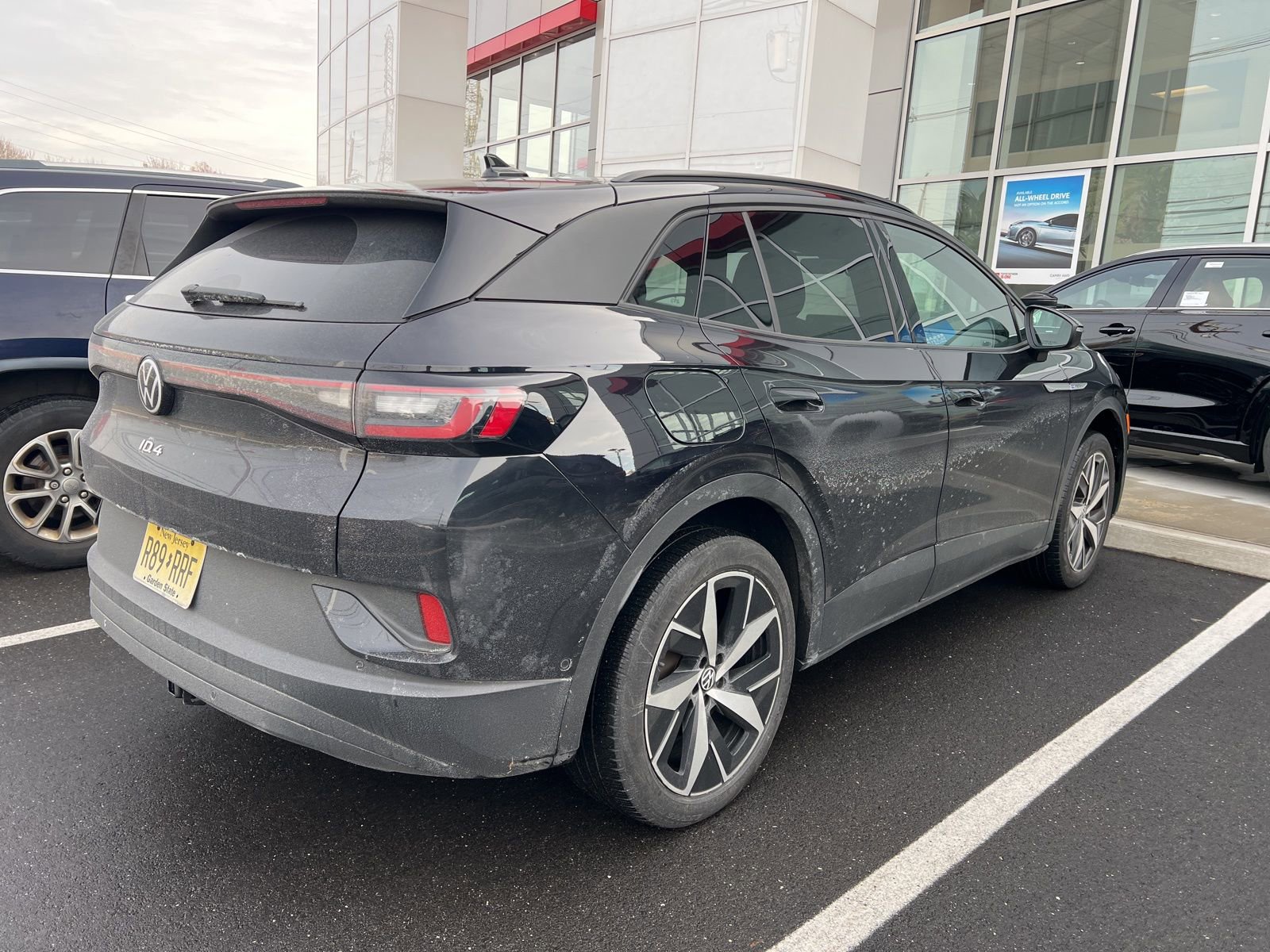 Thumbnail: 2023 Volkswagen ID.4 - 3