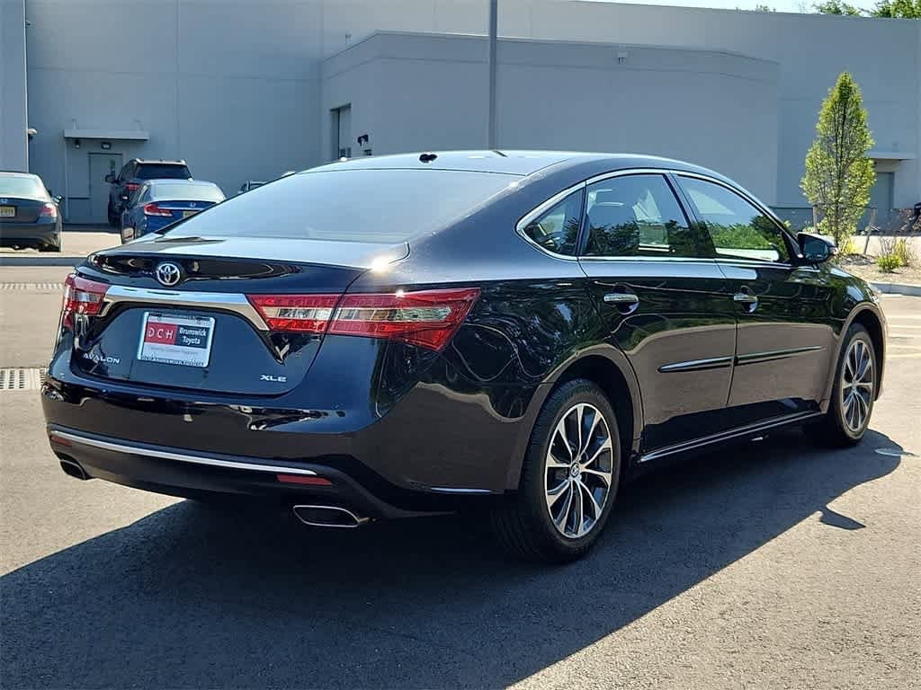 Thumbnail: 2017 Toyota Avalon - 4