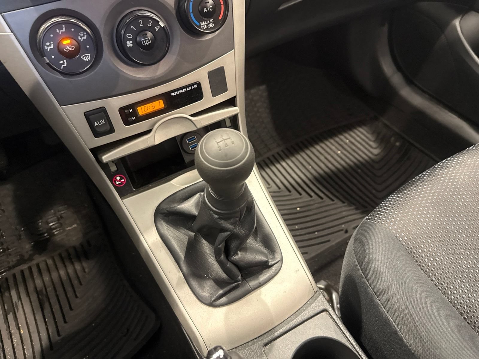 Thumbnail: 2010 Toyota Corolla - 29