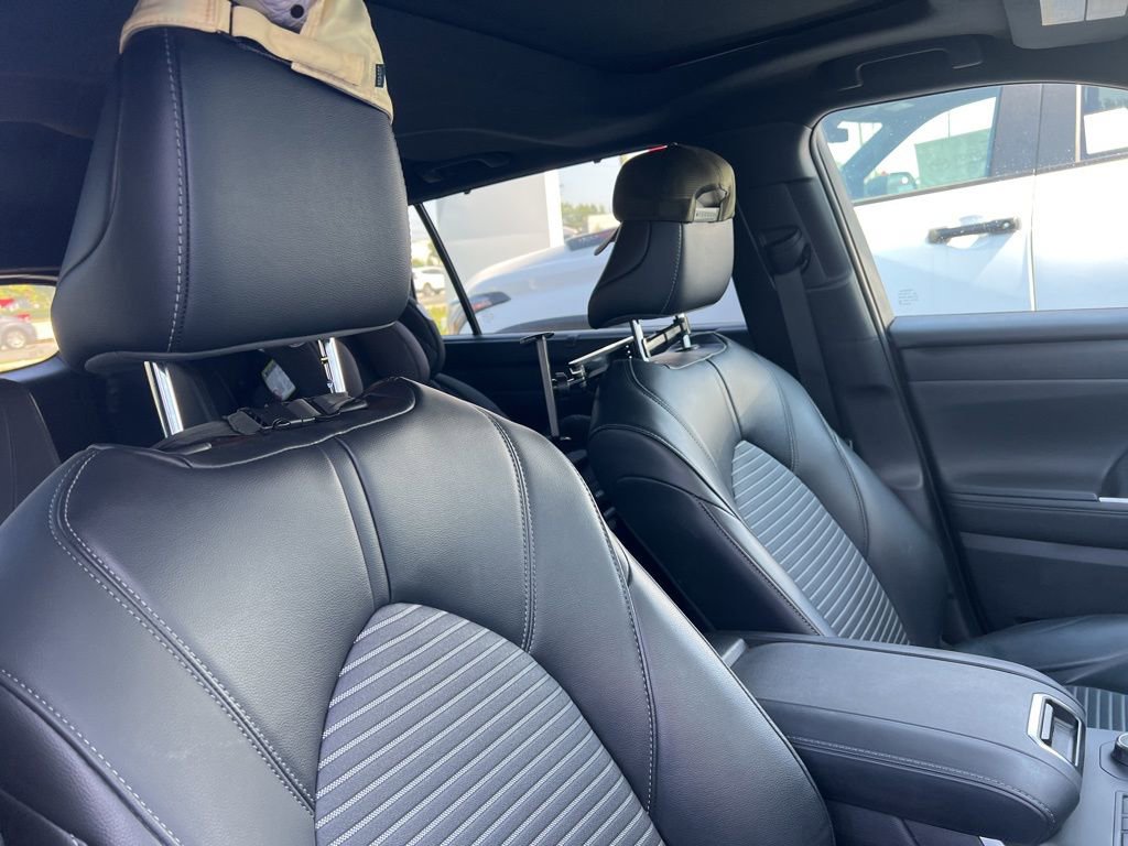 Thumbnail: 2023 Toyota Highlander - 18