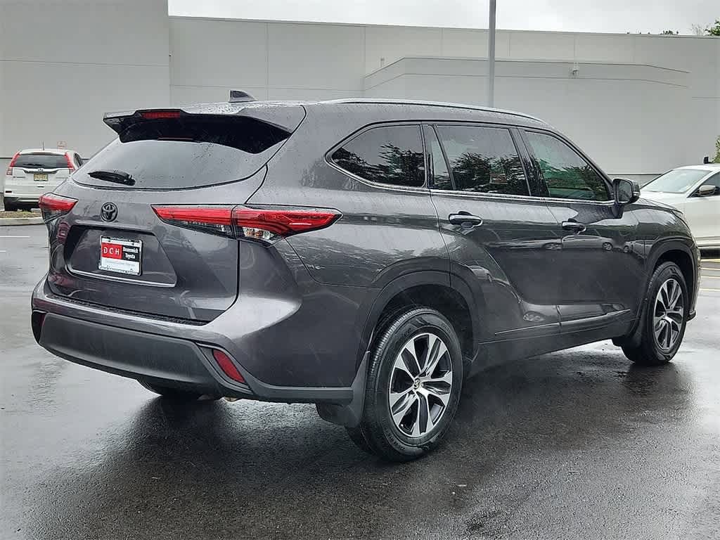 Thumbnail: 2021 Toyota Highlander - 4