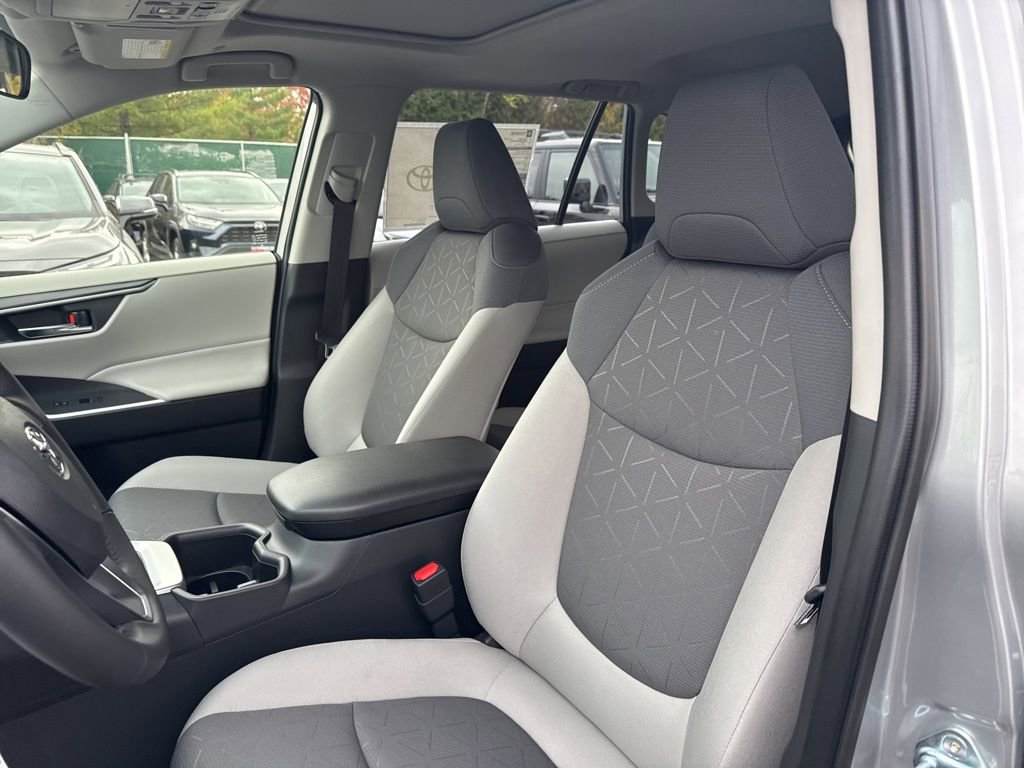 Thumbnail: 2025 Toyota RAV4 - 11