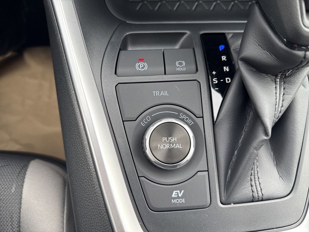 Thumbnail: 2025 Toyota RAV4 - 23