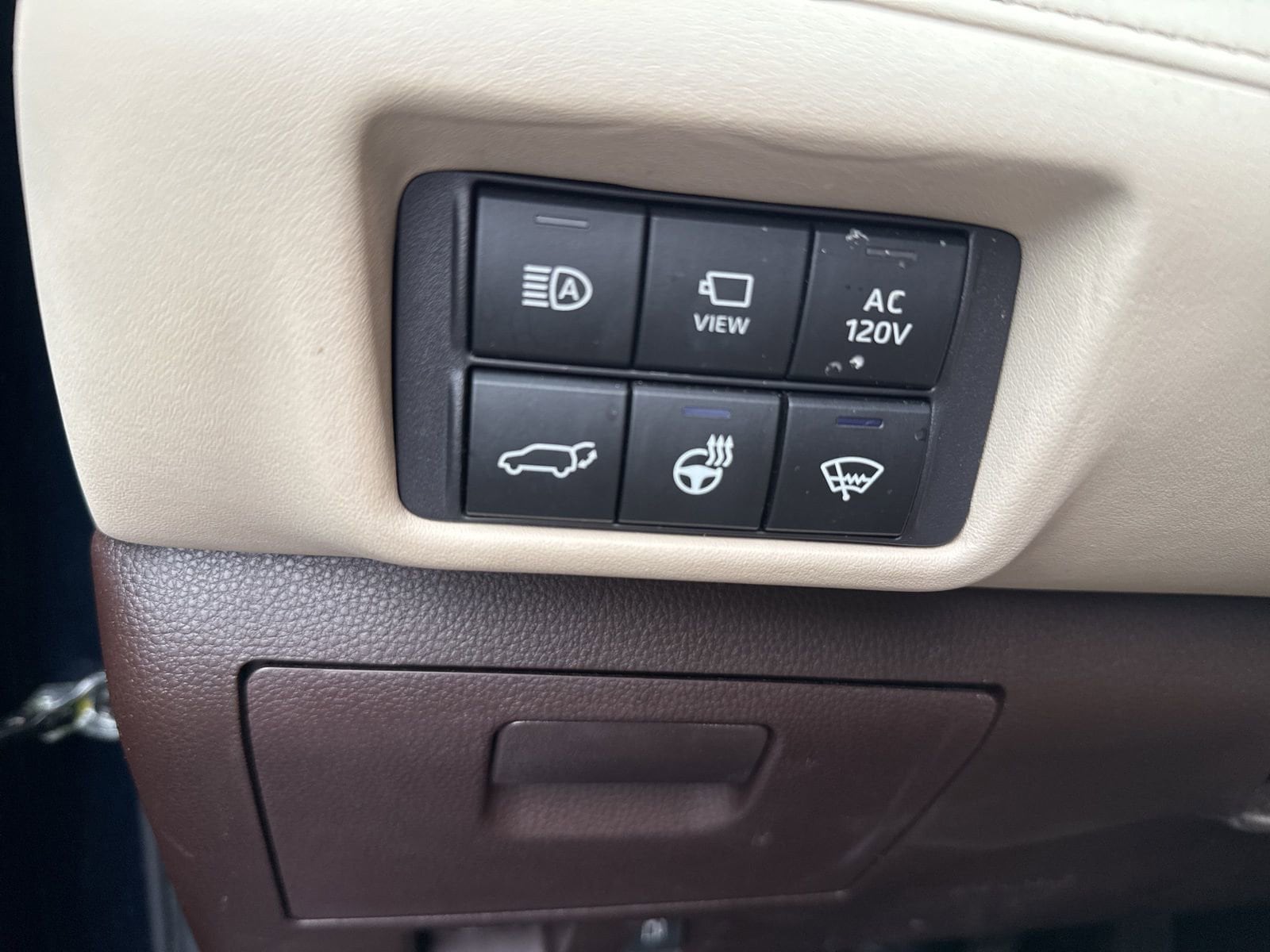 Thumbnail: 2022 Toyota Highlander - 21